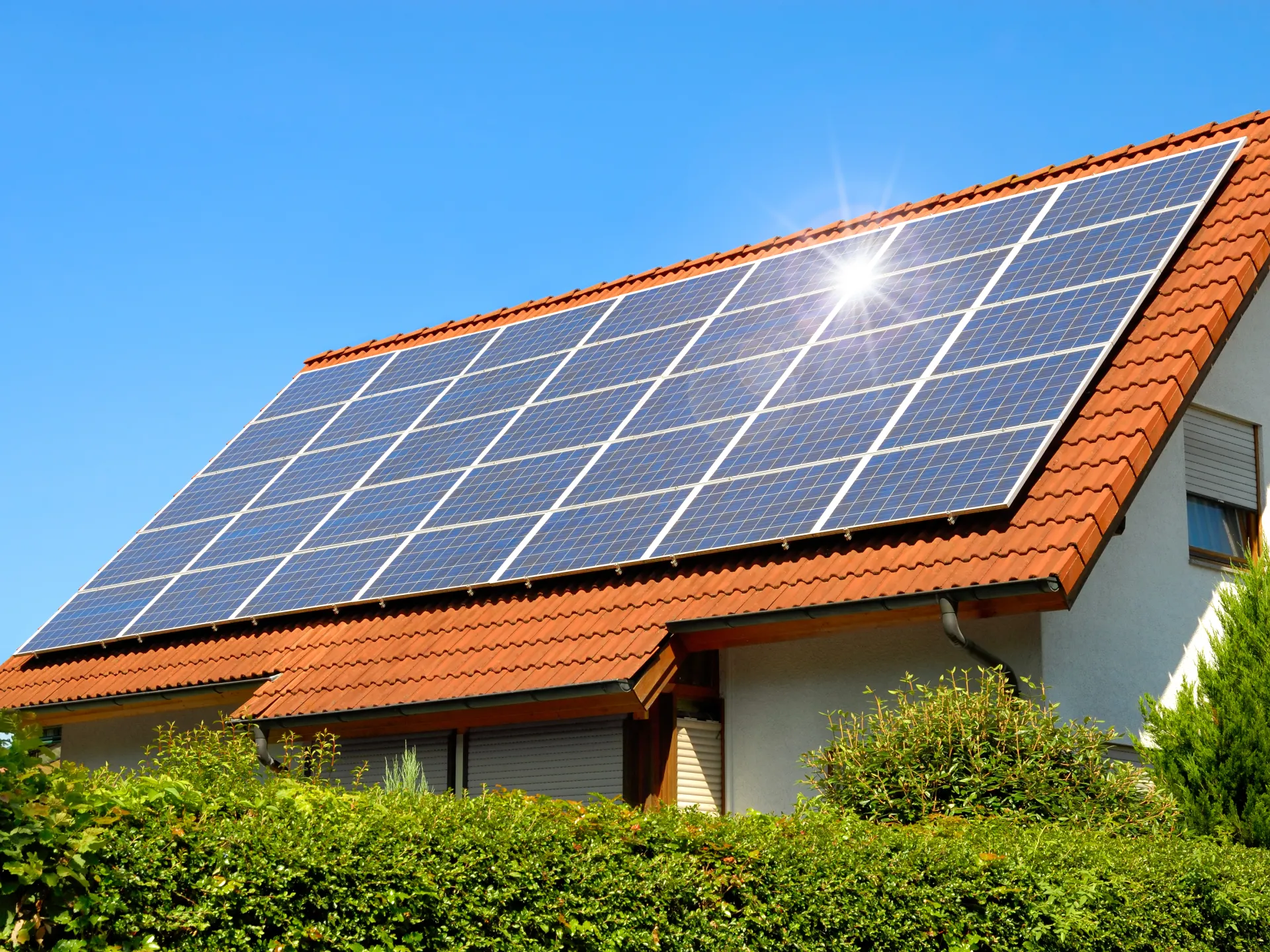 How to Choose the Right Solar Panels for Your Home or Project?
